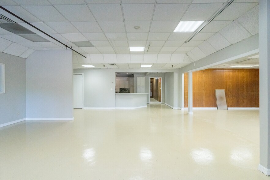 More Photos Of 2526 W New York Ave, Deland Warehouse For Sale