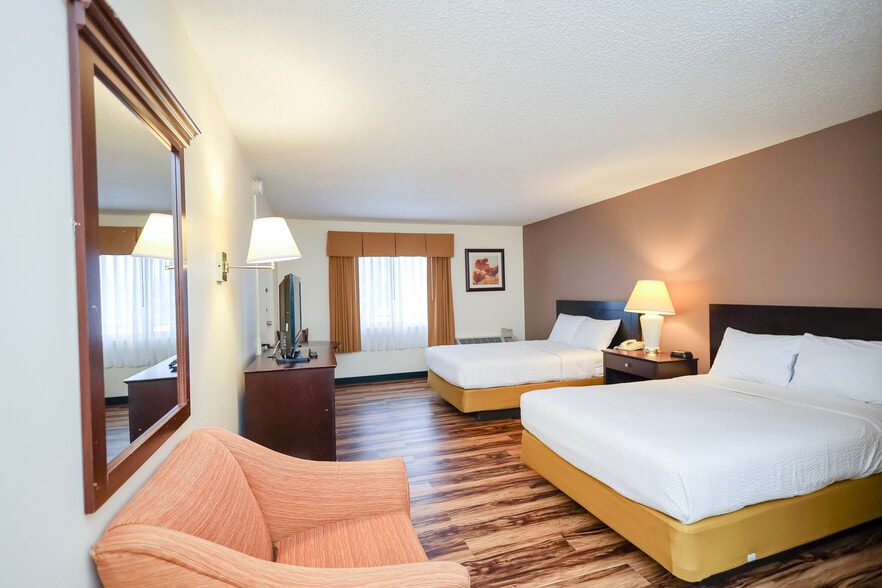 More Photos Of 14043 Brookpark Rd, Brook Park Hotel For Sale