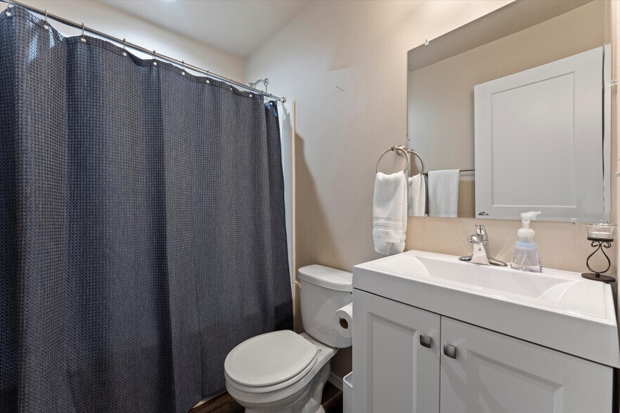 More Photos Of 2729 W Marina Dr, Moses Lake Apartments For Sale