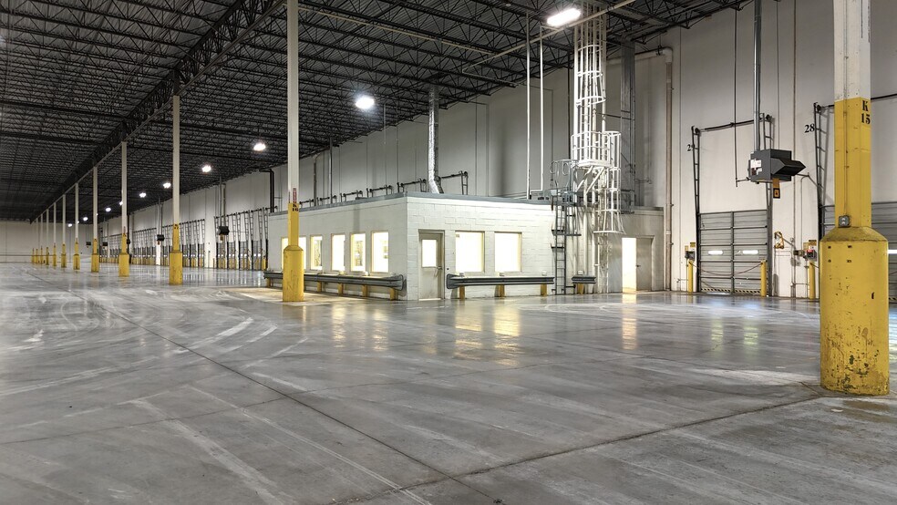 More Photos Of 5001 Greenwood Rd, Shreveport Distribution For Lease
