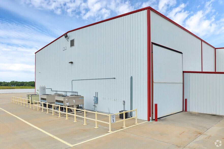 More Photos Of 3782 Reese Rd, Rosenberg Warehouse For Lease