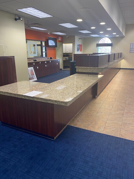 More Photos Of 435 E North St, Bradley Bank For Lease