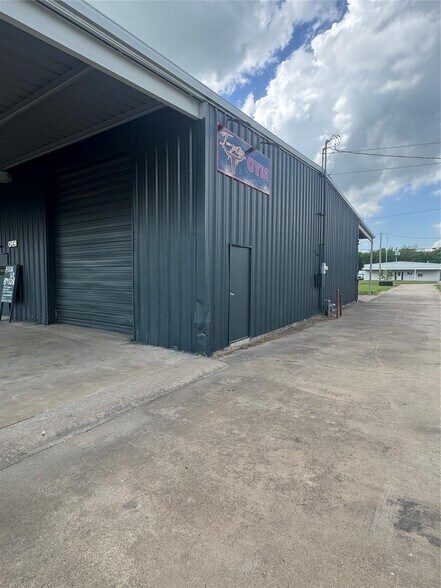 More Photos Of 224 Liberty Suite D st, Pilot Point General Retail For Lease
