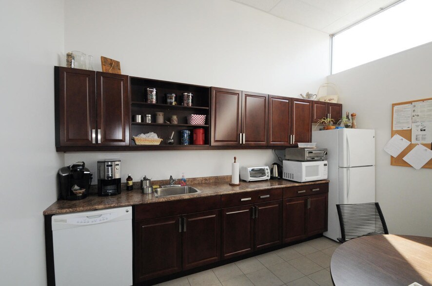 More Photos Of 64 Prince Andrew Pl, Toronto Warehouse For Lease