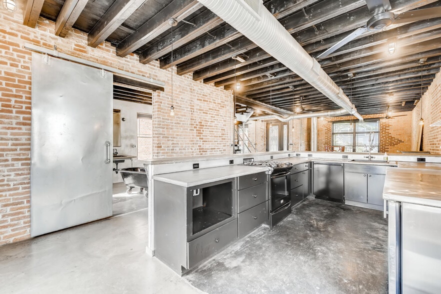 More Photos Of 289 E Main St, Westminster Office Residential For Lease