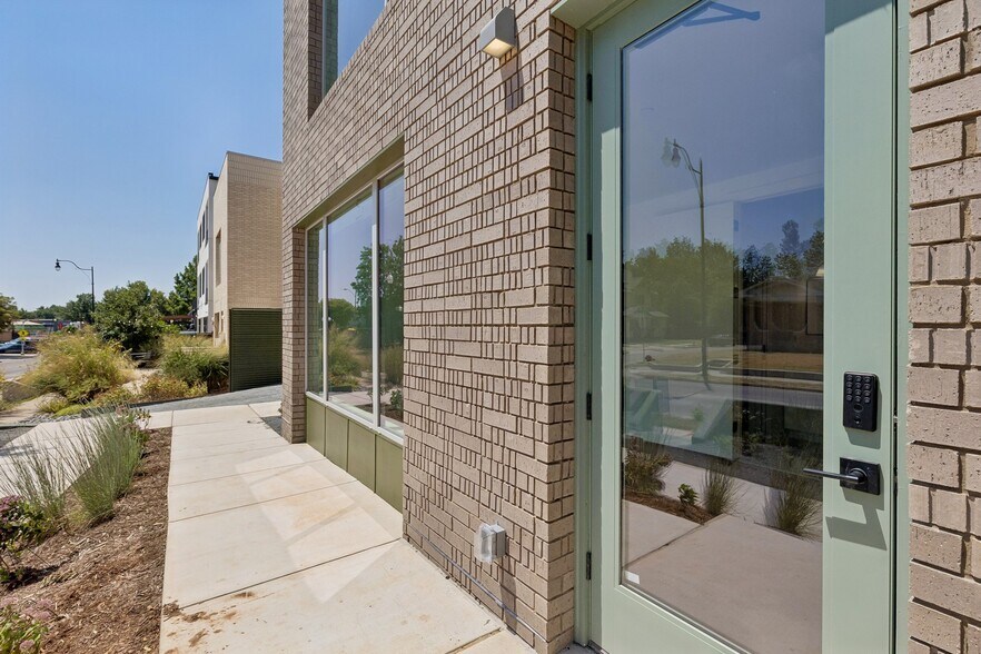 More Photos Of 1617 NW 16th St, Oklahoma City General Retail For Lease