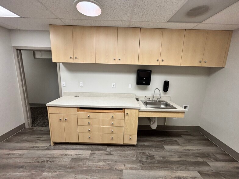 More Photos Of 1515-1535 Liberty St SE, Salem Medical For Lease