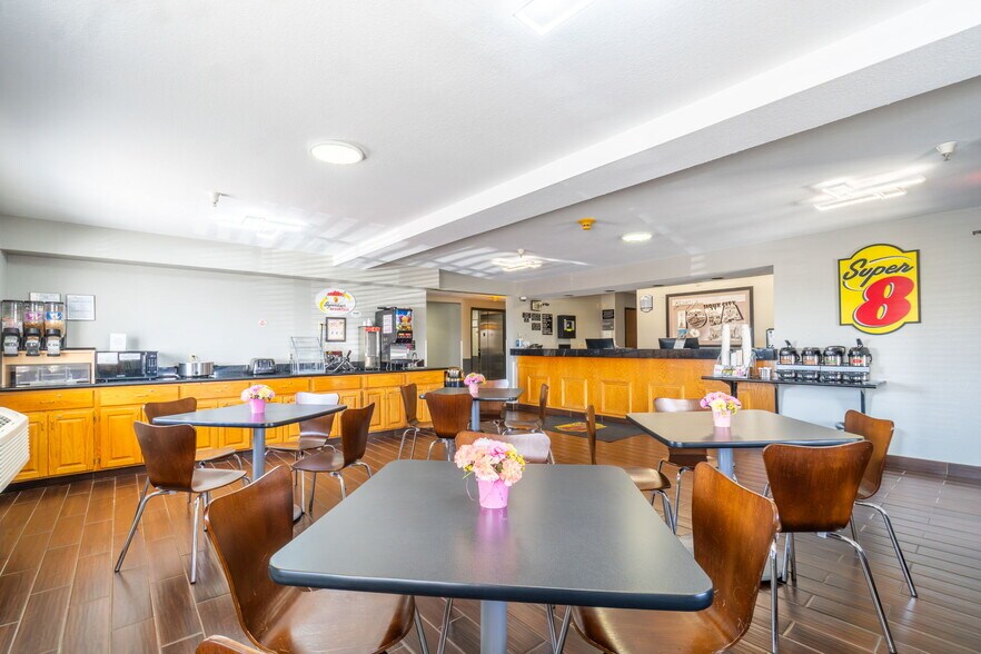 More Photos Of 2530 Singing Hills Blvd, Sioux City Hotel For Sale