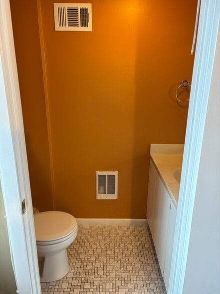 More Photos Of 44 S Carrollton Ave, Baltimore Storefront Retail Residential For Lease