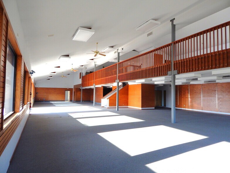 More Photos Of 330 NE Garden Valley Blvd, Roseburg Freestanding For Lease