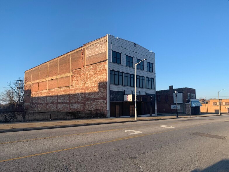 Primary Photo Of 5960 Dr Martin Luther King Dr, Saint Louis Bar For Sale