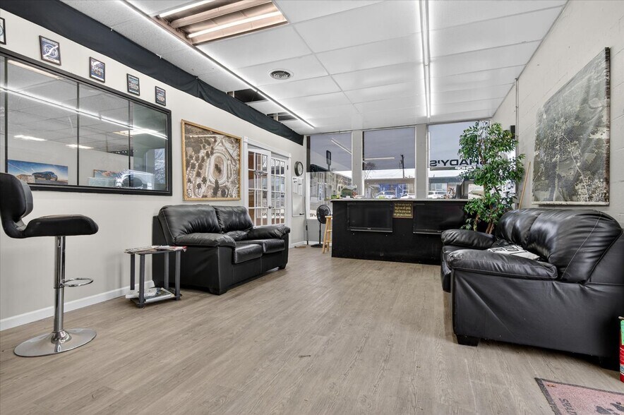 More Photos Of 218 S Comanche Ave, Bartlesville Auto Repair For Sale