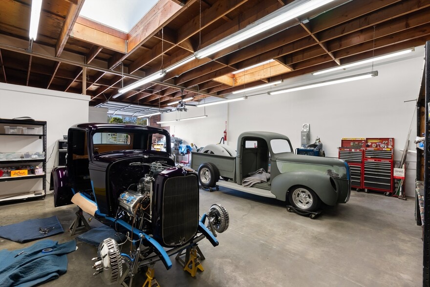 More Photos Of 17702-17722 Metzler Ln, Huntington Beach Service For Sale