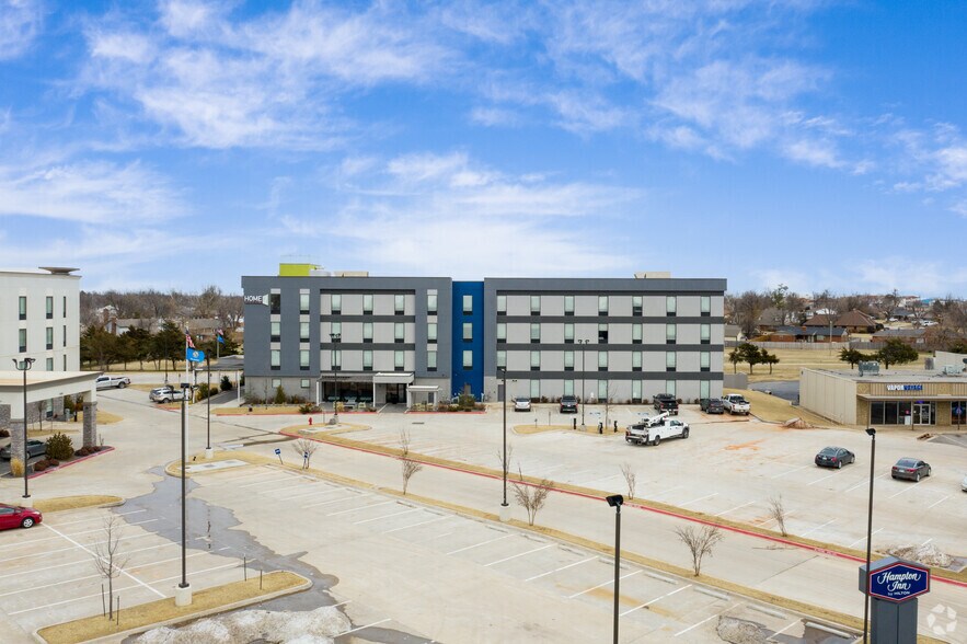 More Photos Of 1528 SW 27th St, El Reno Hotel For Sale