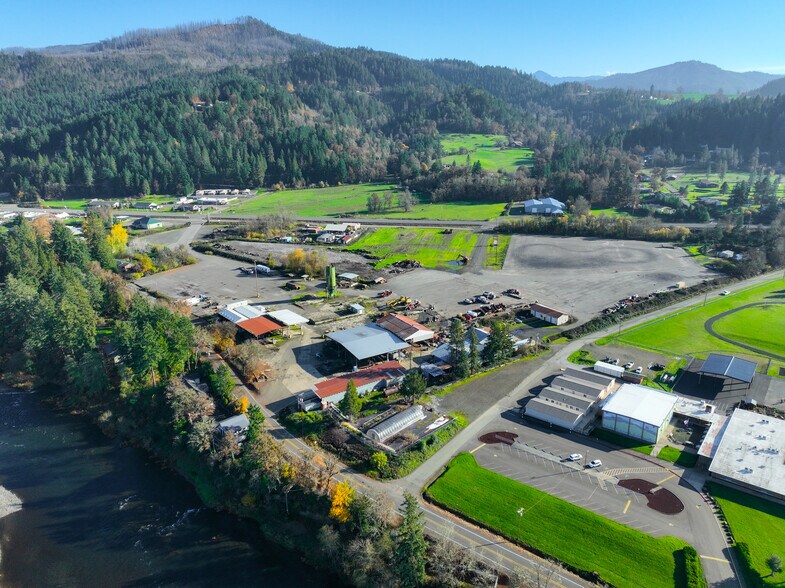 More Photos Of 1577 Glide Loop Dr, Glide Industrial For Sale