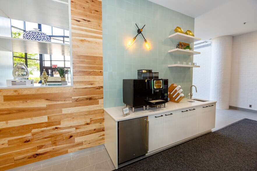 More Photos Of 13873 Park Center Rd, Herndon Office For Lease