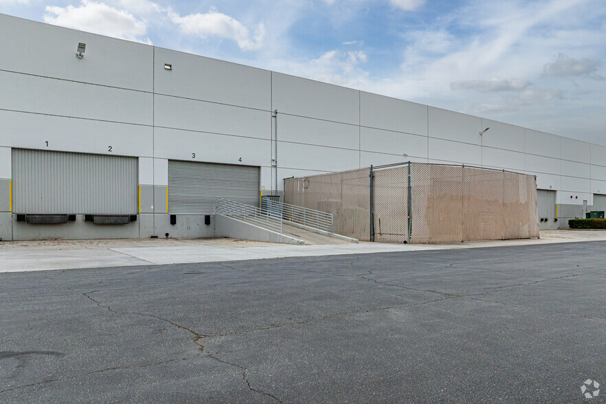 More Photos Of 9142-9160 Norwalk Blvd, Santa Fe Springs Distribution For Lease