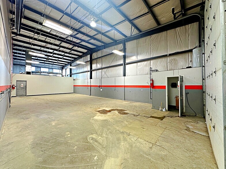 More Photos Of 380 Mackenzie Blvd, Fort McMurray Warehouse For Lease