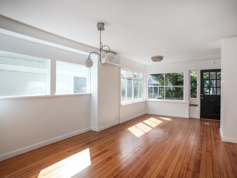 More Photos Of 58 Ozone Ave, Venice Specialty For Sale