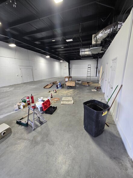 More Photos Of 540 Sandau Rd, San Antonio Light Manufacturing For Lease