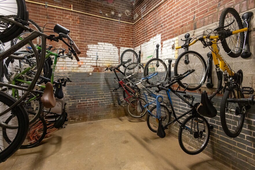 More Photos Of 1351 N Hanley Rd, University City Apartments For Sale