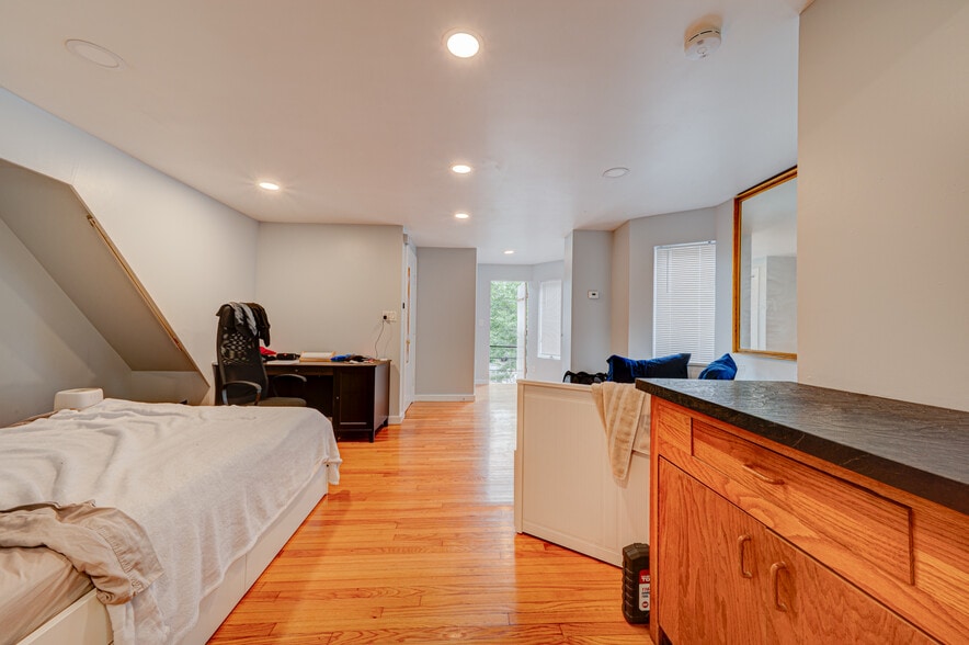 More Photos Of 1150 Chapel St, New Haven Restaurant For Sale