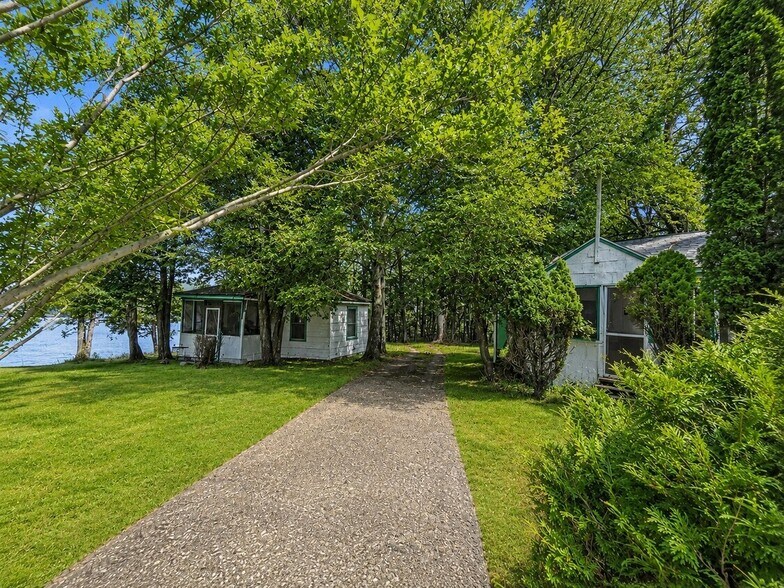 More Photos Of 94-100 Dingle Daisy Rd, Monticello Hotel For Sale