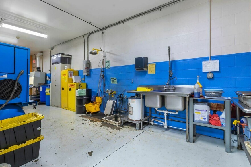 More Photos Of 3369 Boulevard Pl, Indianapolis Industrial For Lease