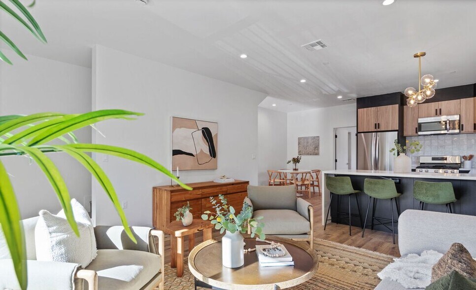 More Photos Of 10821 Hartsook St, North Hollywood Apartments For Sale