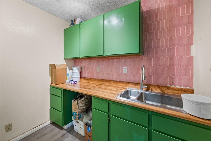 More Photos Of 40585 Big Bear Blvd, Big Bear Lake Office For Sale