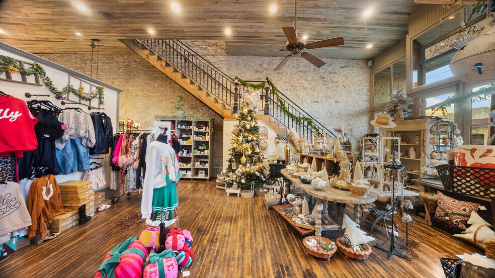More Photos Of 101 N Elm, Hico General Retail For Sale