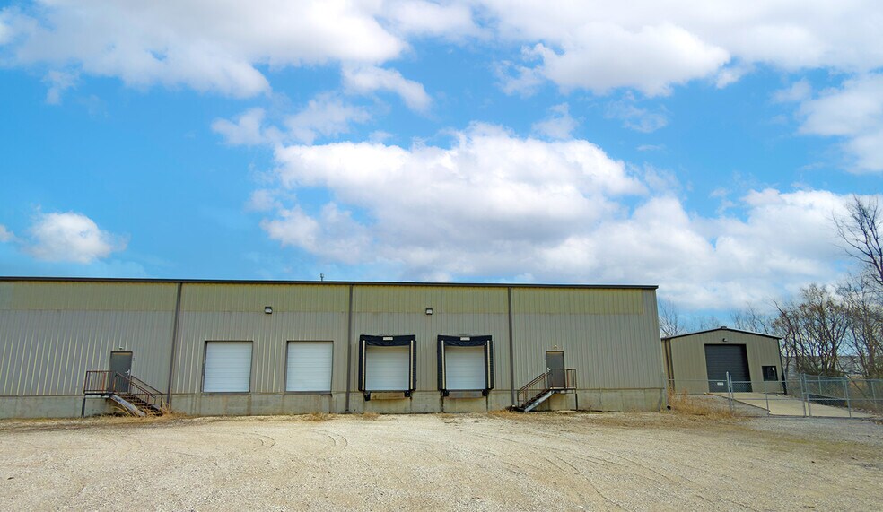 More Photos Of 206 Production Dr, Elizabethtown Warehouse For Lease