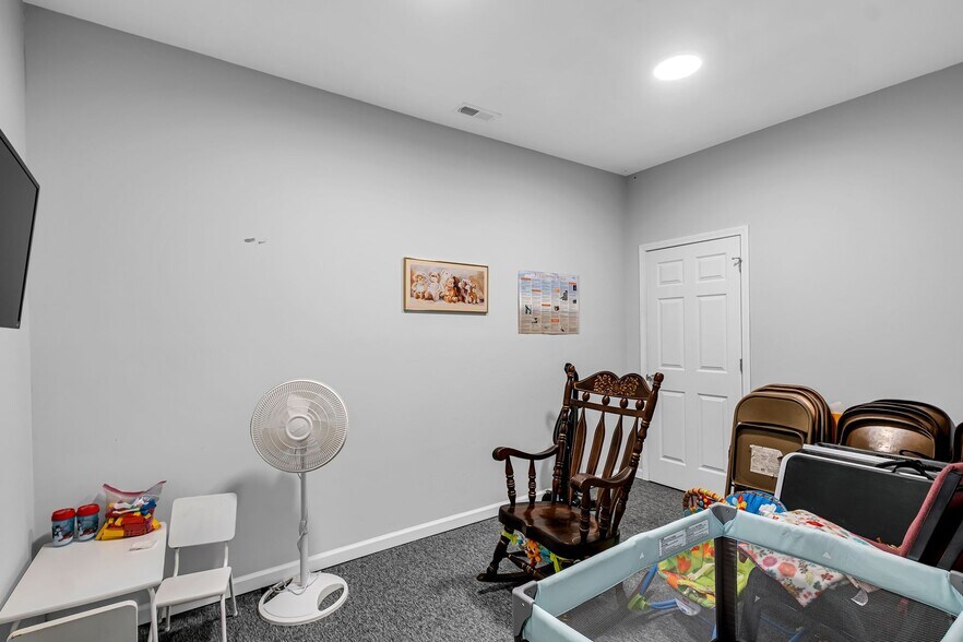 More Photos Of 1213 W Gaines St, Lawrenceburg Flex For Sale