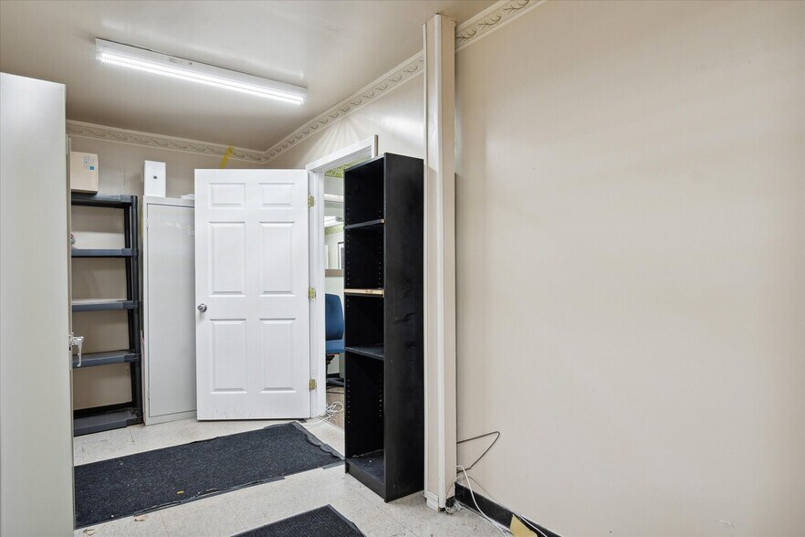 More Photos Of 22610 Rosewood St, Oak Park Office Residential For Sale