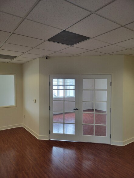 More Photos Of 2600 Foothill Blvd, La Crescenta Office For Lease