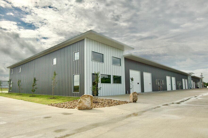 More Photos Of 190 Ninety Four Ln, Taylor Light Manufacturing For Sale