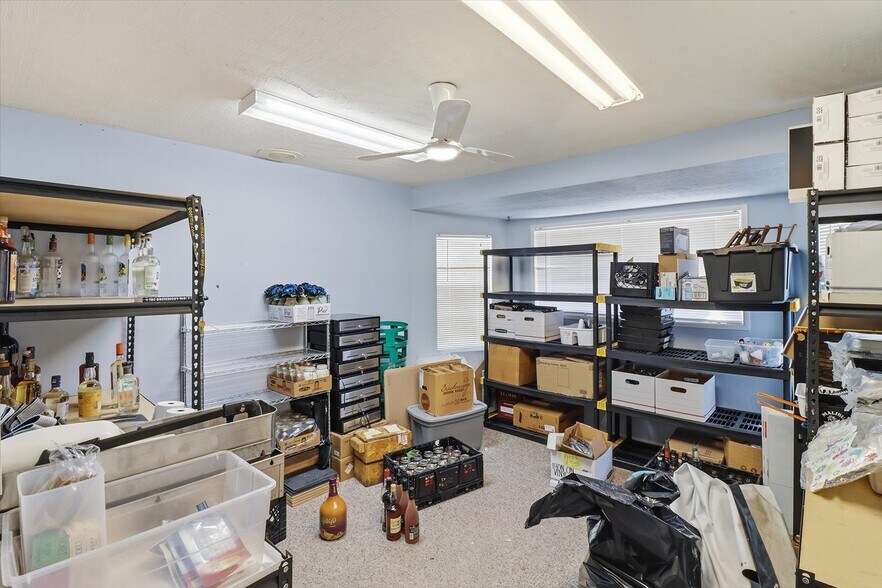 More Photos Of 823 NE 5th St, Crystal River Office For Sale