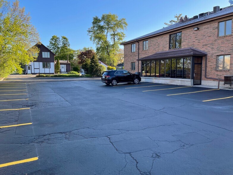 More Photos Of 110 S Hager Ave, Barrington Office For Lease