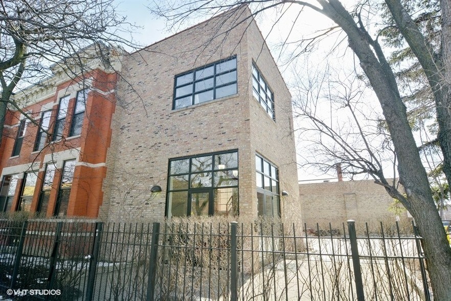 More Photos Of 1659 W Hubbard St, Chicago Loft Creative Space For Lease
