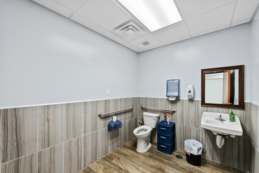 More Photos Of 4819 SH 121, The Colony Medical For Lease