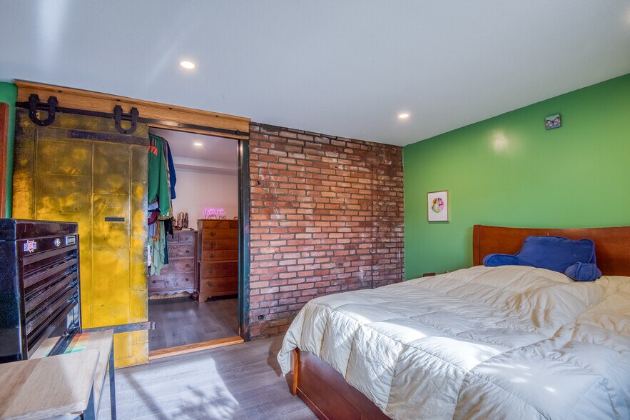 More Photos Of 206 Main St, Berlin Office For Sale