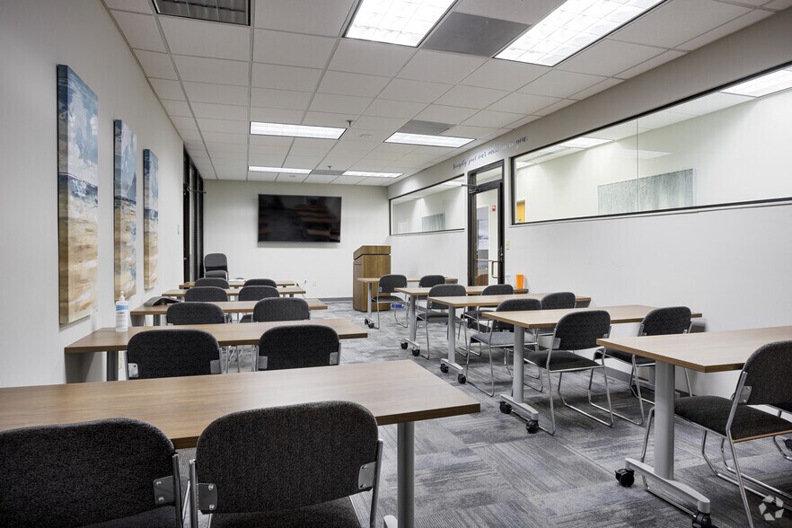 More Photos Of 5900 Lake Ellenor Dr, Orlando Office For Sale