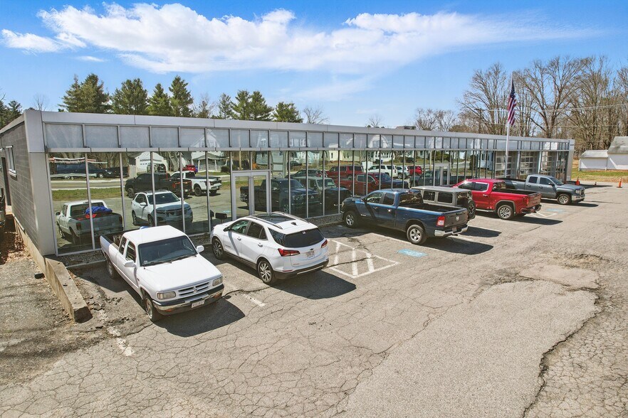 More Photos Of 145 Union St, Holbrook Warehouse For Lease