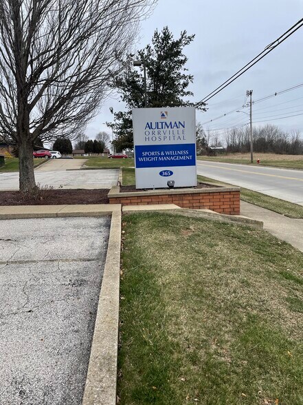 More Photos Of 365 S Crown Hill Rd, Orrville Medical For Lease