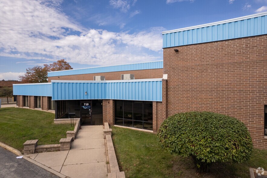 More Photos Of 710 E Cooper Ct, Schaumburg Manufacturing For Lease