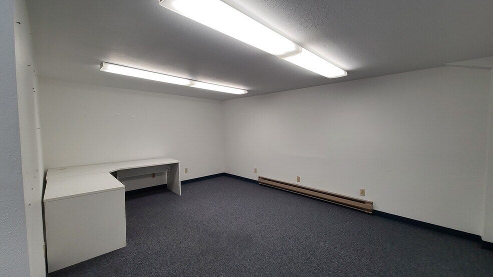 More Photos Of 11781 Watertank Rd, Burlington Manufacturing For Lease