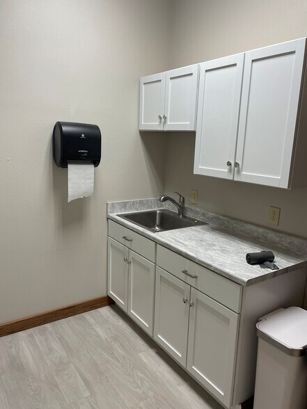 More Photos Of 419 W Broadway St, Muskogee Office For Sale