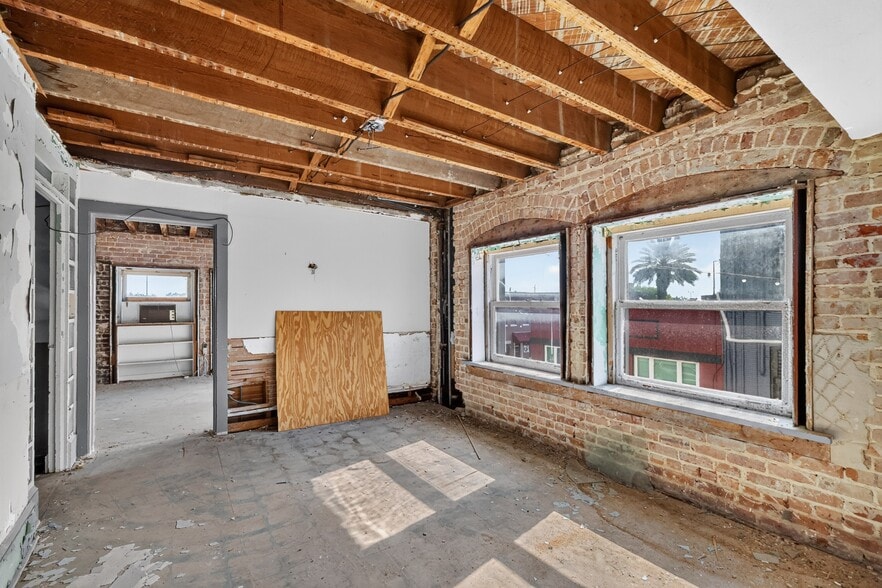 More Photos Of 400 W Main St, Leesburg Serviced Offices For Sale