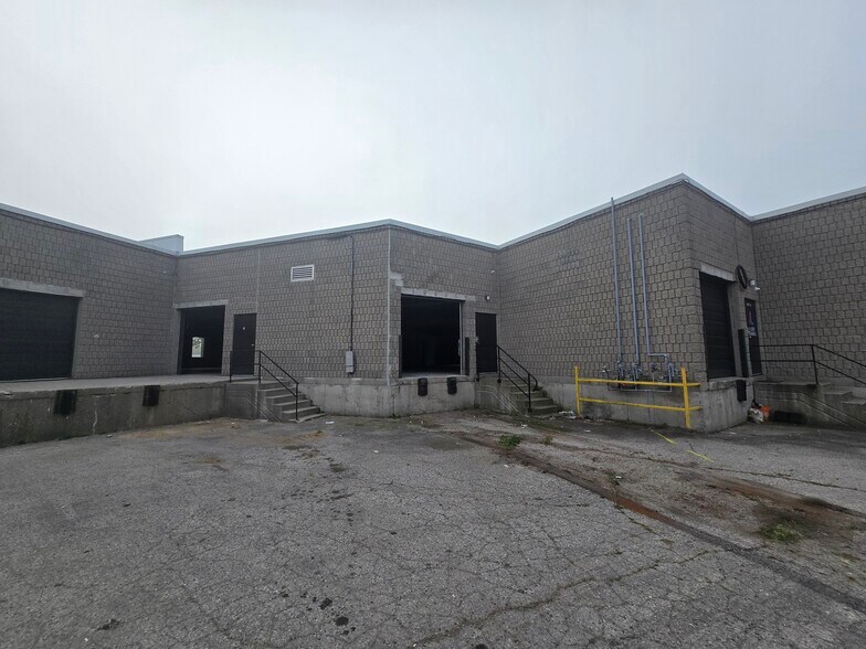 More Photos Of 45 Pacific Crt, London Flex For Sale