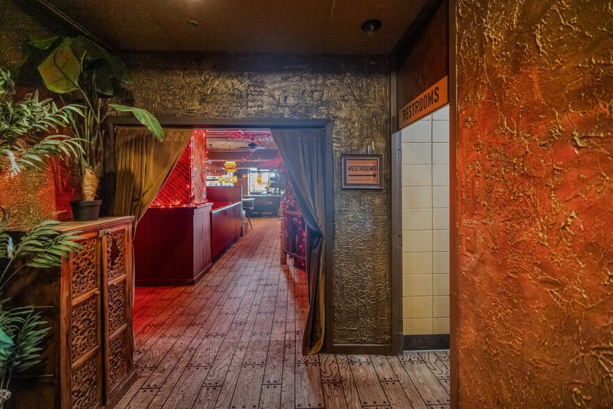 More Photos Of 1900 & 1924 Marshall St NE, Minneapolis Restaurant For Sale